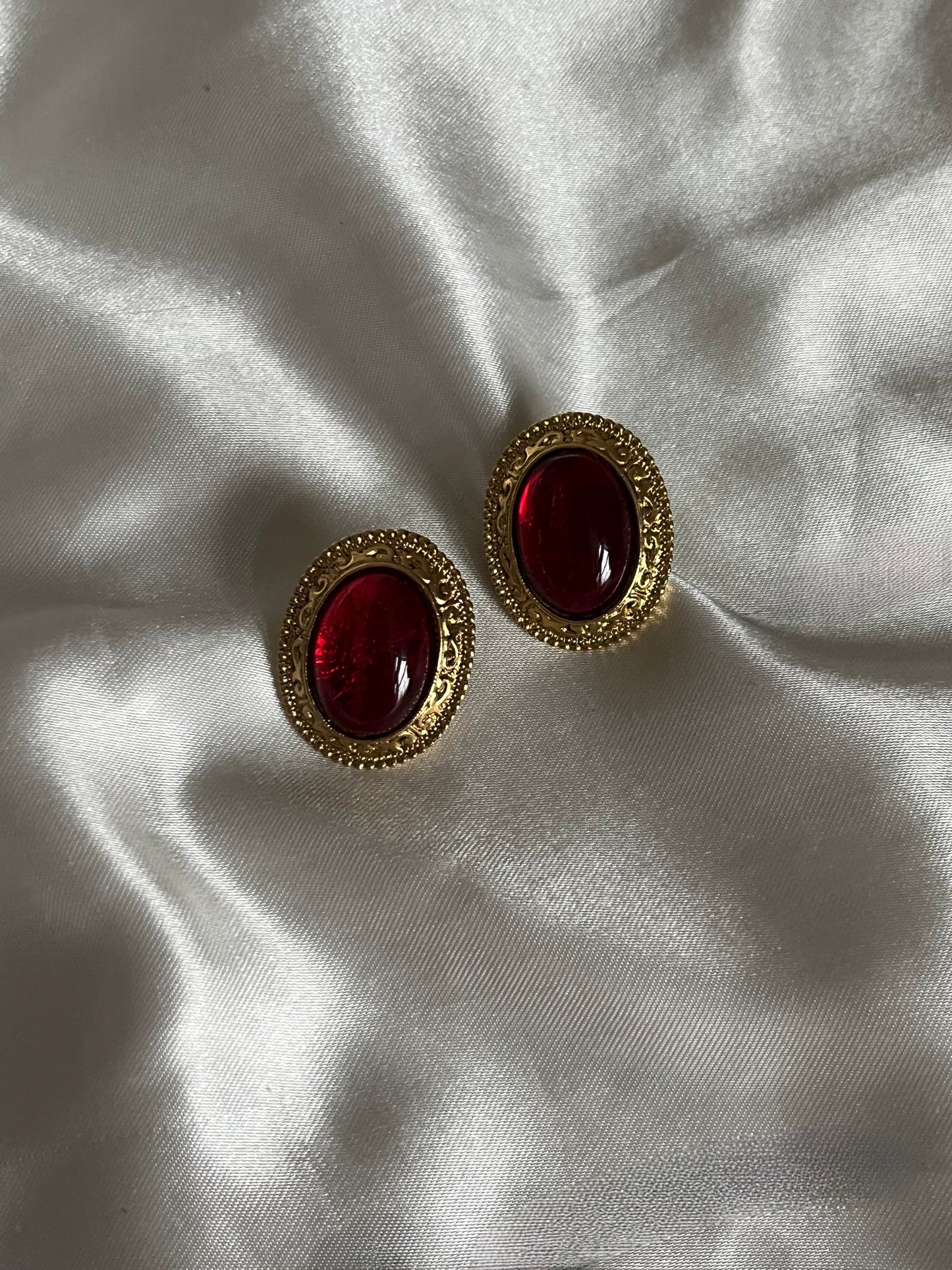 Vintage 1928 Red Cabochon & Gold Earrings