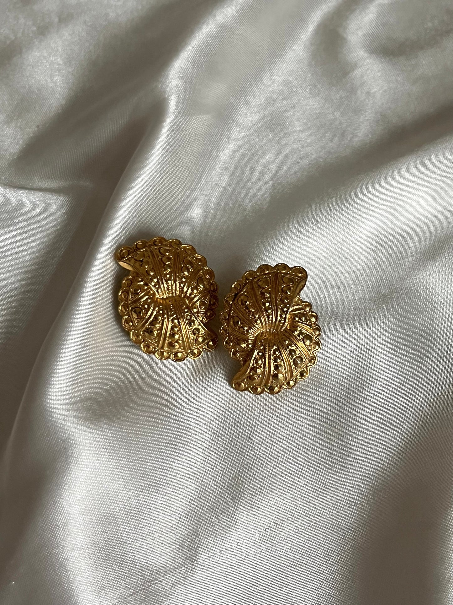 Vintage Chunky Gold Tone Swirl Earrings