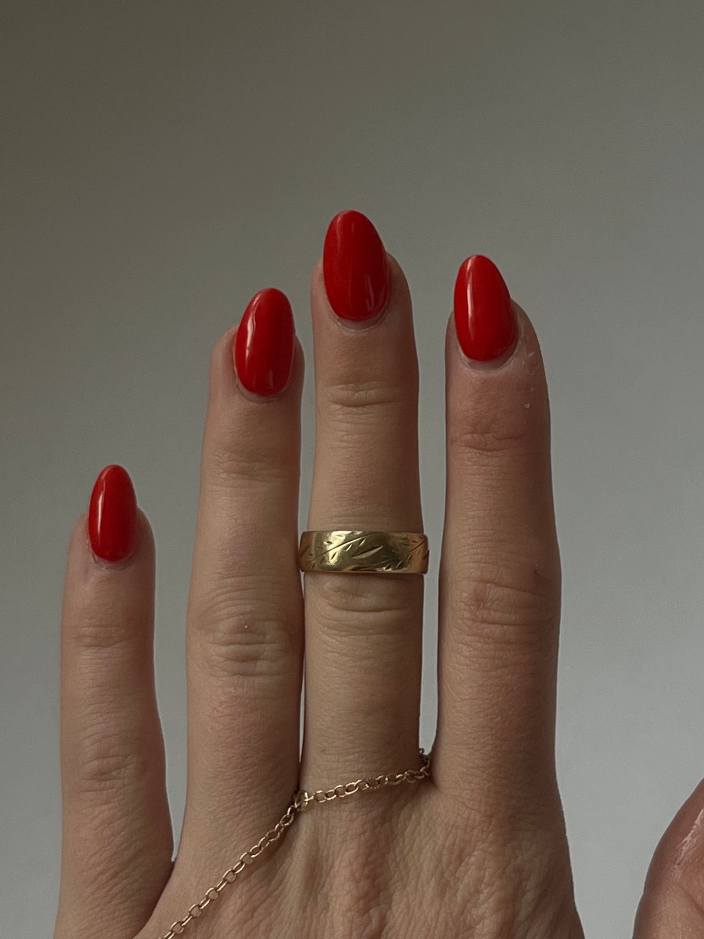 Vintage 10K Solid Gold Antique Band with Vines